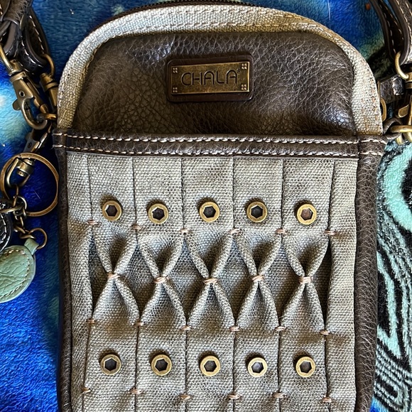 Chala Cellphone Crossbody - Picture 4 of 7